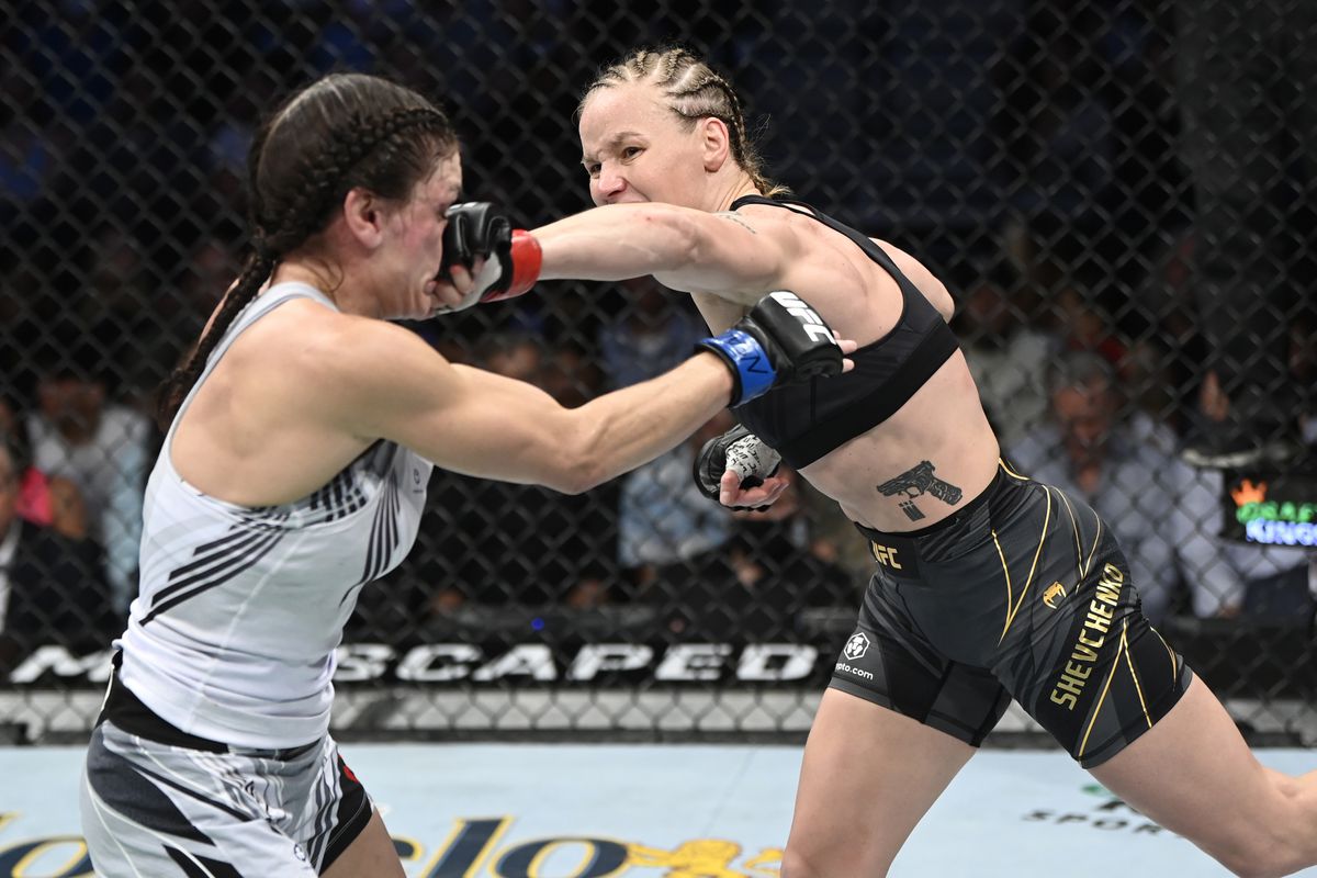 UFC 266 (Co-main event): Valentina Shevchenko puts on another dominant performance; beats Lauren Murphy via. unanimous decision