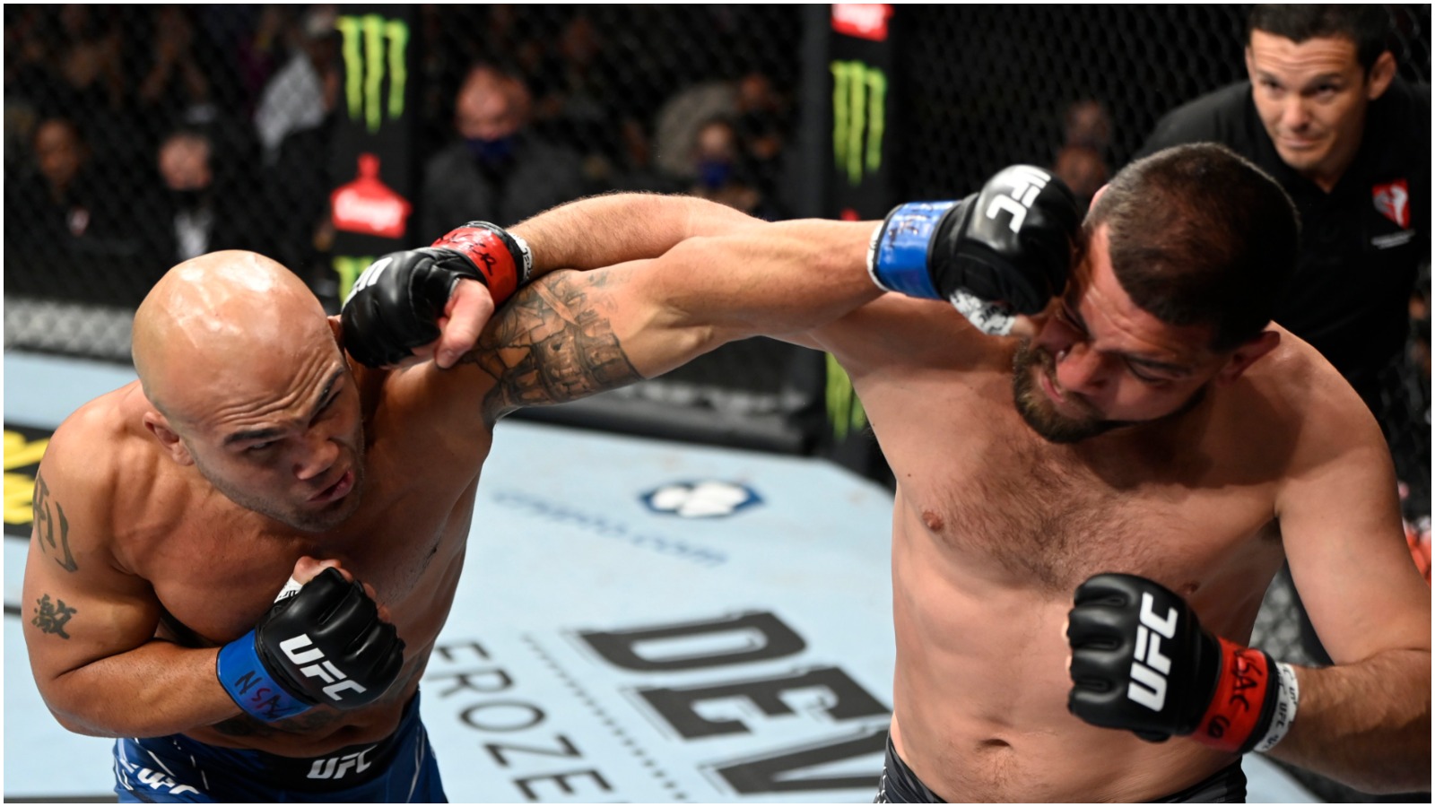 UFC 266: Robbie Lawler exacts revenge after 17 years; beats Nick Diaz via. TKO