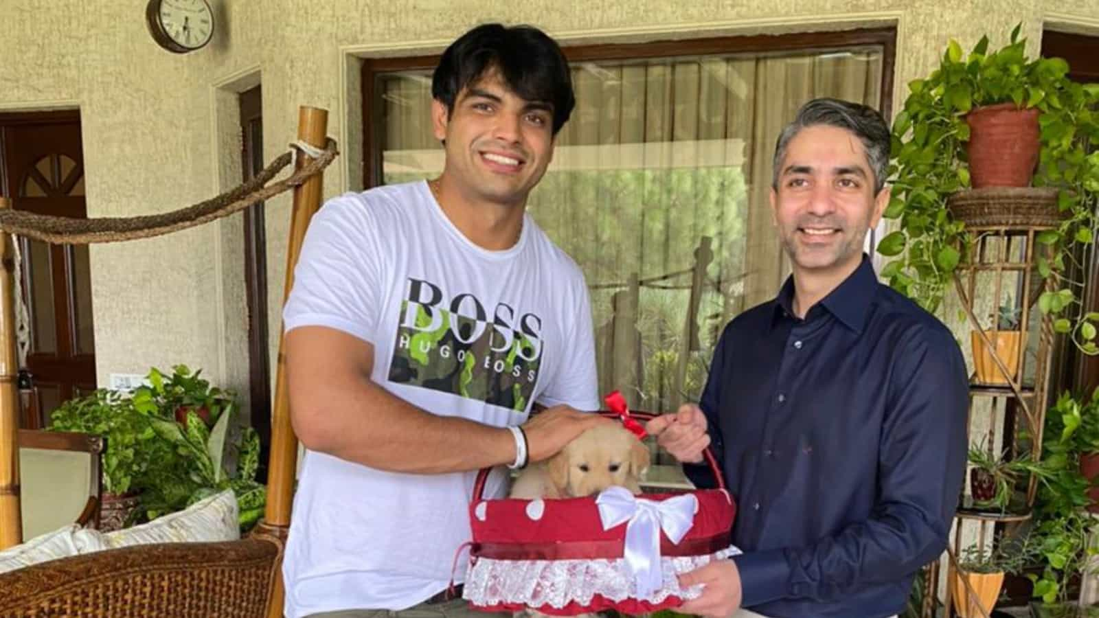 Abhinav Bindra meets “India’s golden man” Neeraj Chopra, presents him with “supportive friend” Tokyo