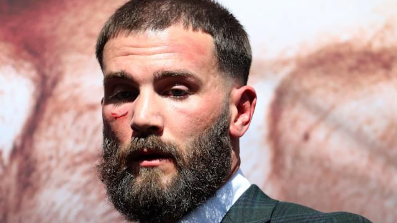 “Glasses scratched his face,” Caleb Plant’s manager reveals details about the scuffle with Canelo Alvarez