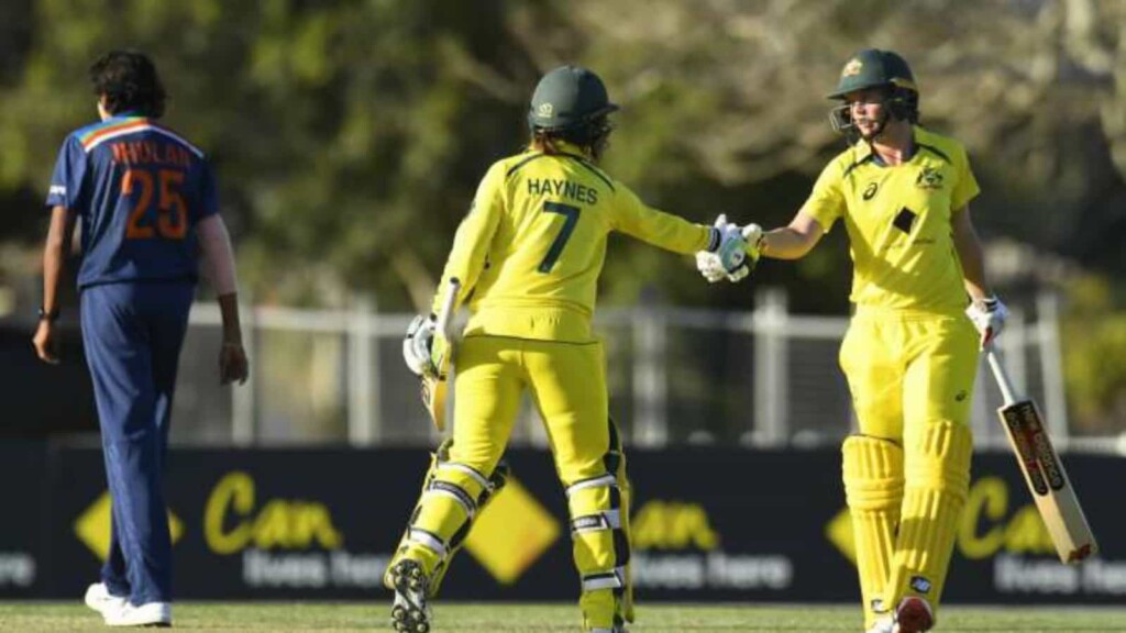 Australian batters Rachael Haynes and Meg Lanning