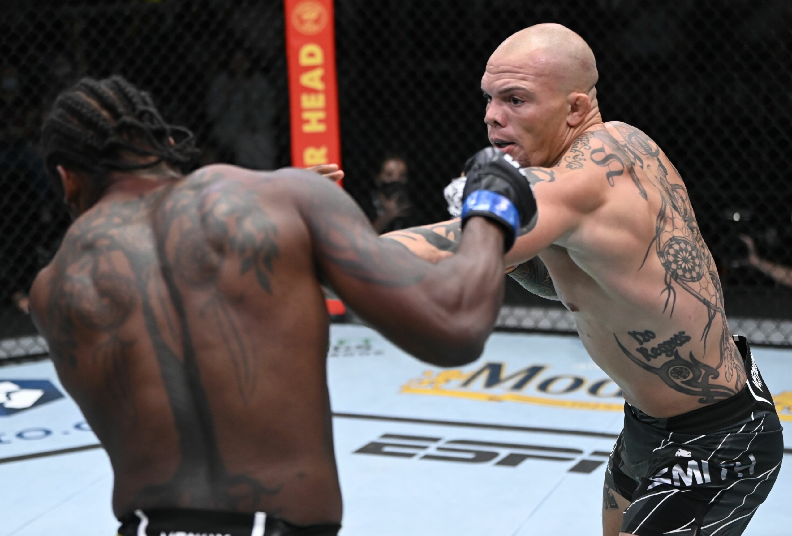 UFC Vegas 37 (main event): Anthony Smith puts on a show as he submits Ryan Spann in the first round of the fight