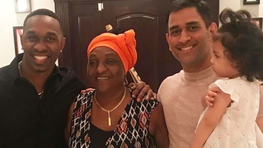 Dwayne Bravo hosted MS Dhoni at his house