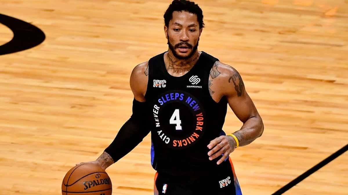 Derrick Rose receives MVP chants at United Center during Bulls vs Knicks