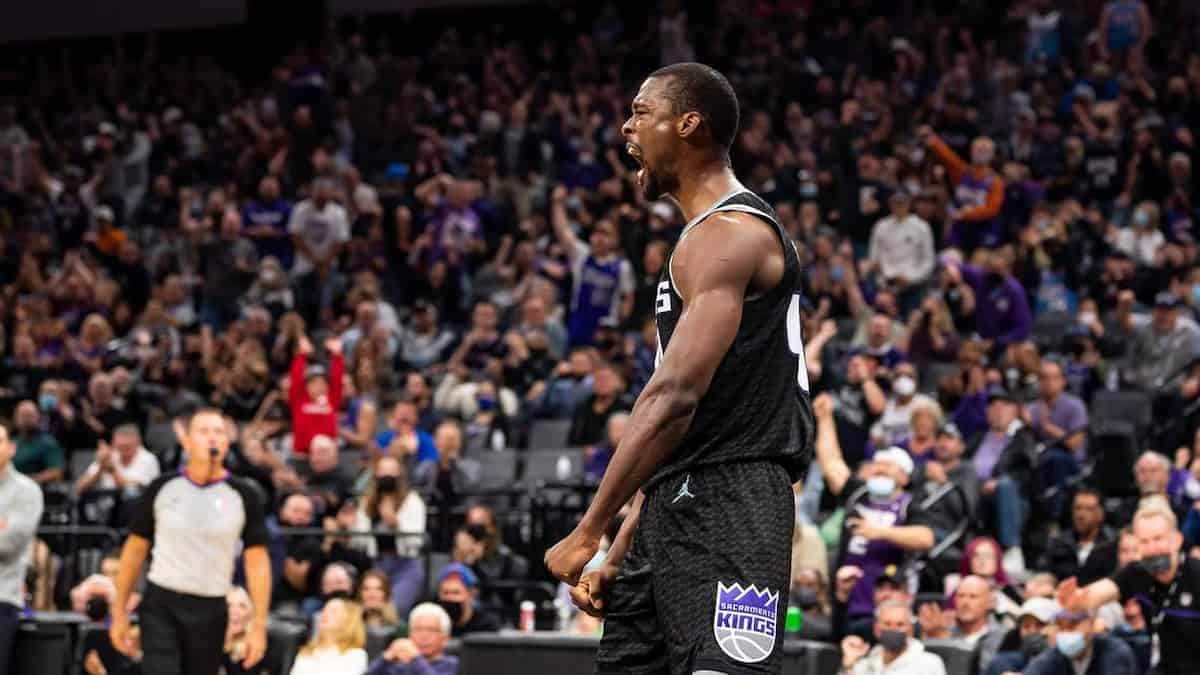 Video: Harrison Barnes hits surreal buzzer beating 3-pointer in Kings vs Suns