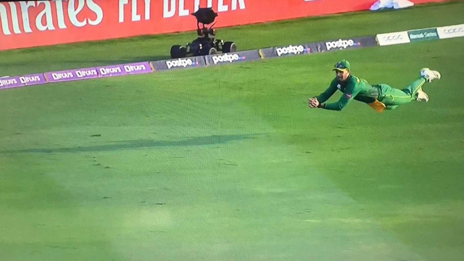 WATCH – Flying Aiden Markram grabs a stunner to send Steve Smith back to the pavilion in T20 World Cup match