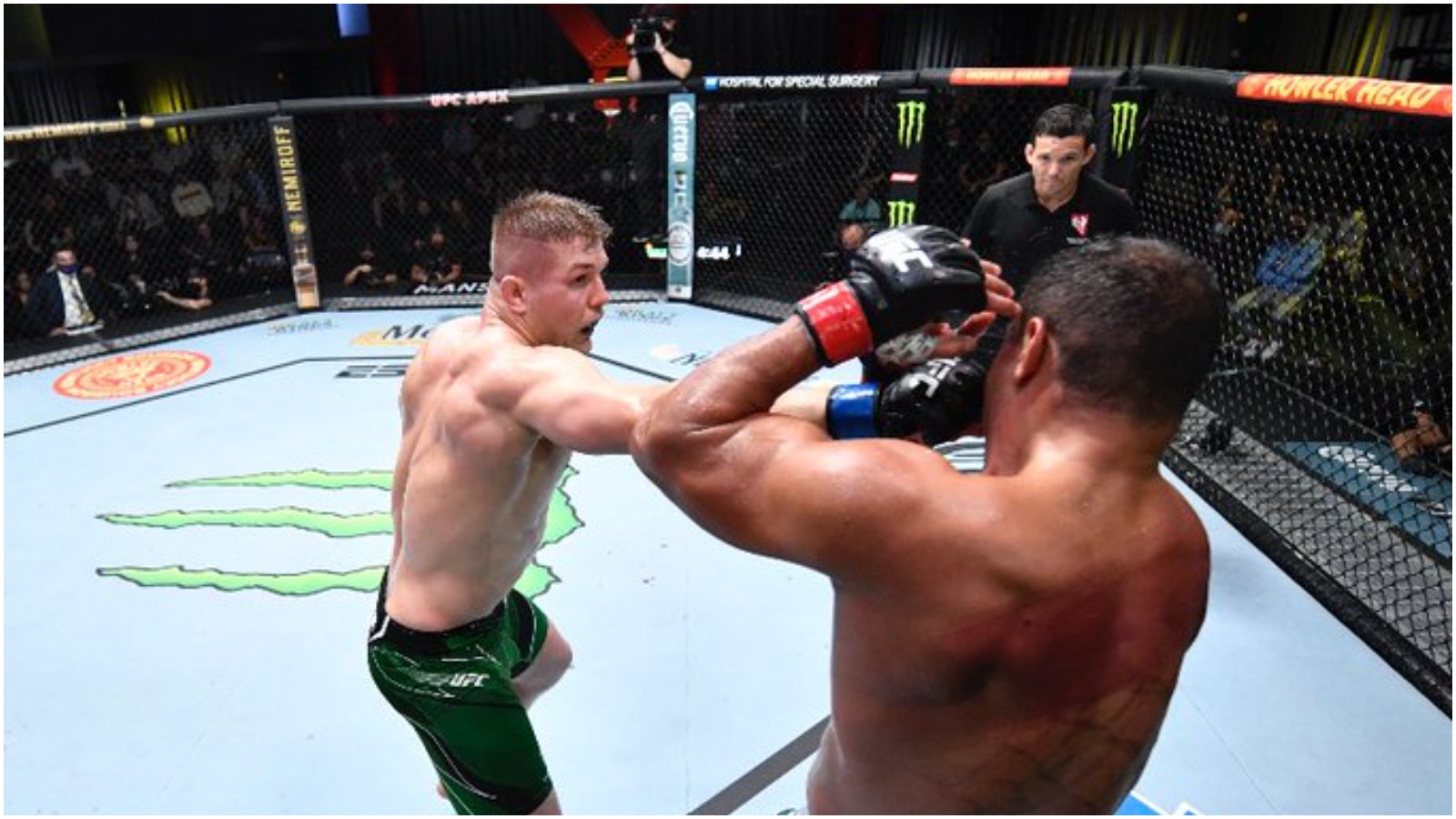 UFC Vegas 41 (Main Event): Marvin Vettori survives the explosive Paulo Costa; wins via. unanimous decision