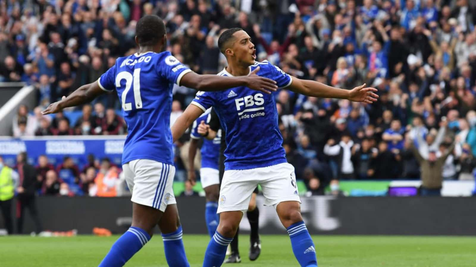 WATCH: Youri Tielemans equalizes for Leicester City with a wonder strike against Manchester United