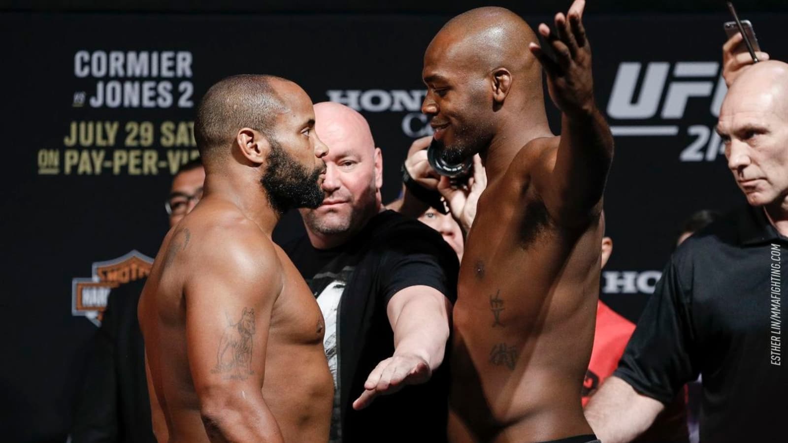 “Get your sh*t together,” Daniel Cormier thinks Jon Jones should never be given the benefit of the doubt next time