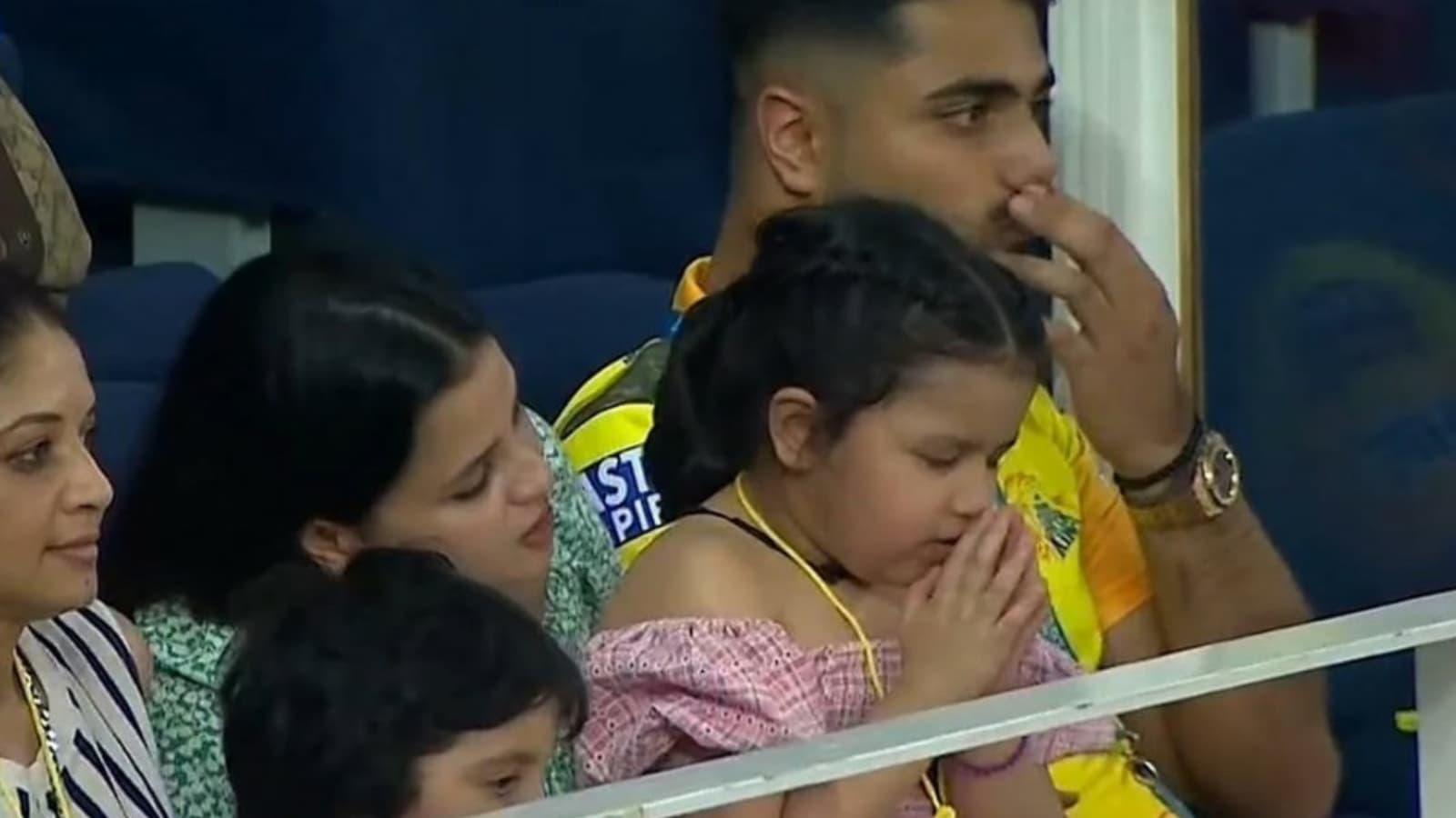 ‘Cuteness Overloaded’ – MS Dhoni’s daughter Ziva praying for Chennai Super Kings during match against DC in IPL 2021