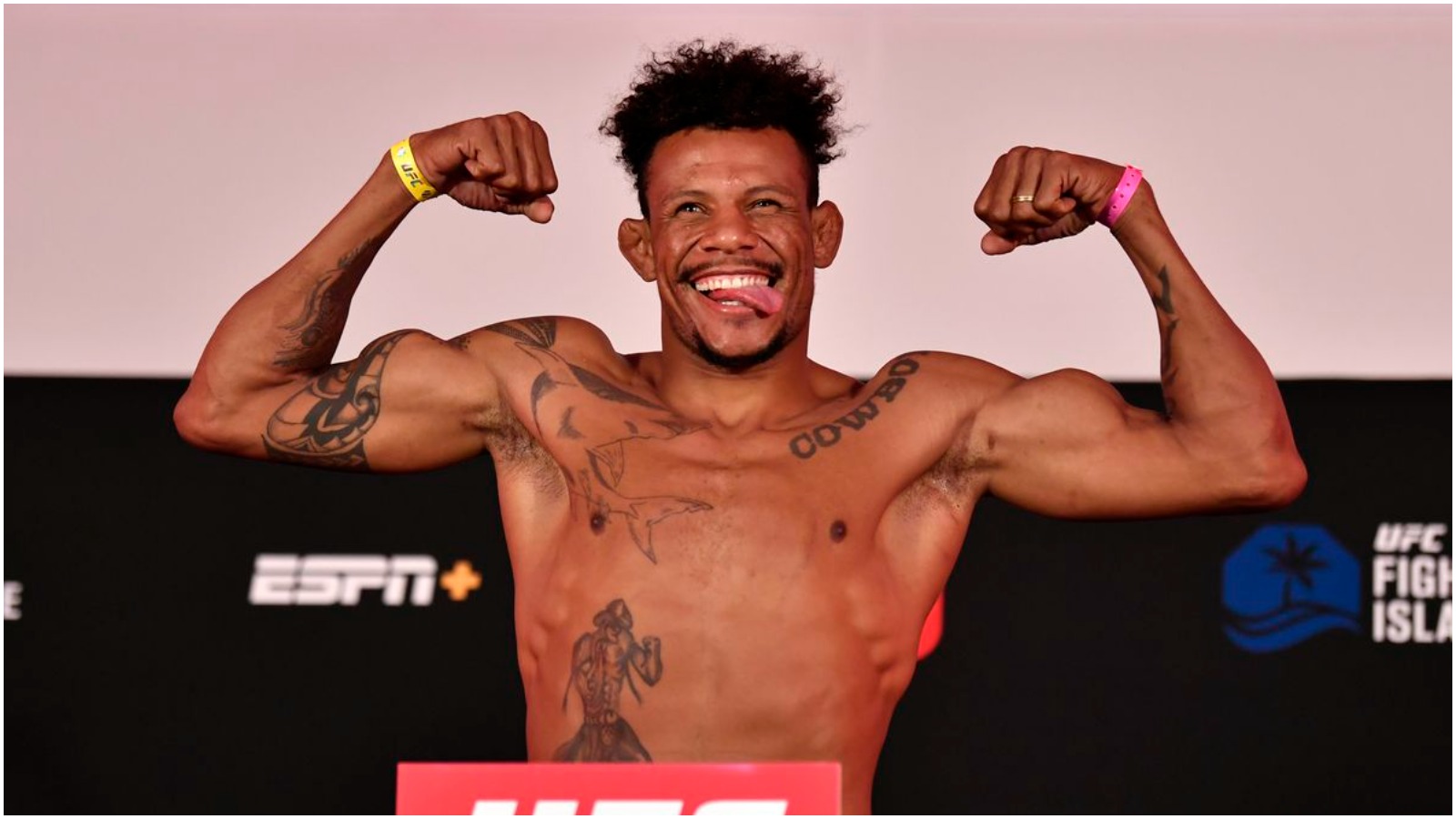 Alex Oliveira net worth, MMA career, Endorsements, Girlfriend, Parents and More