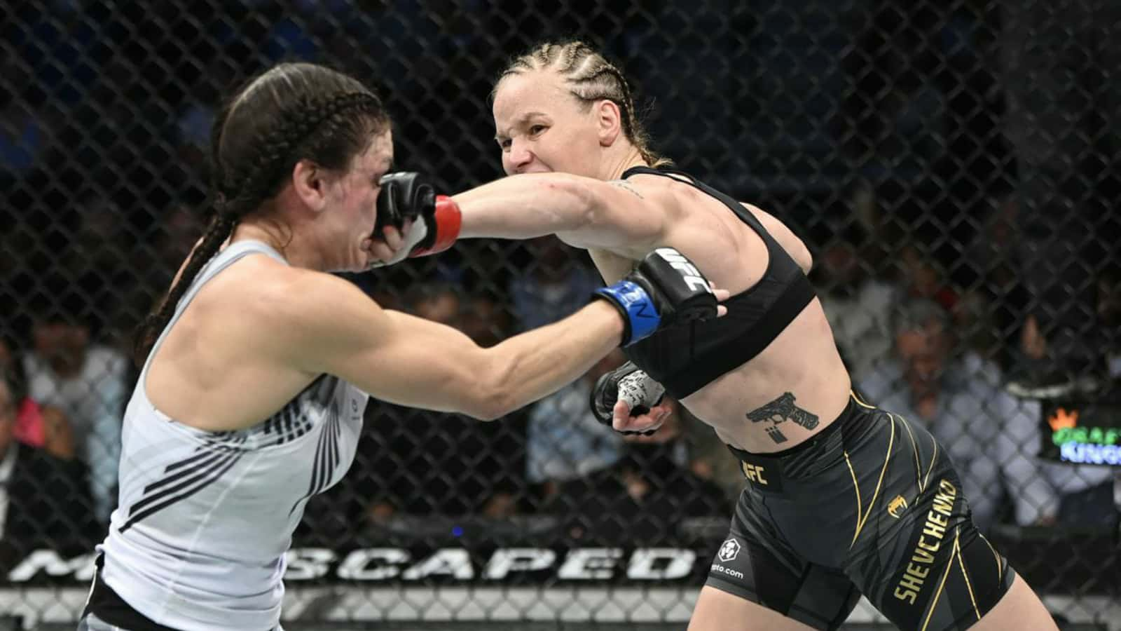 “DC didn’t realize I only had three corners in there that night,” Lauren Murphy talks about Daniel Cormier’s criticism for her corner at UFC 266