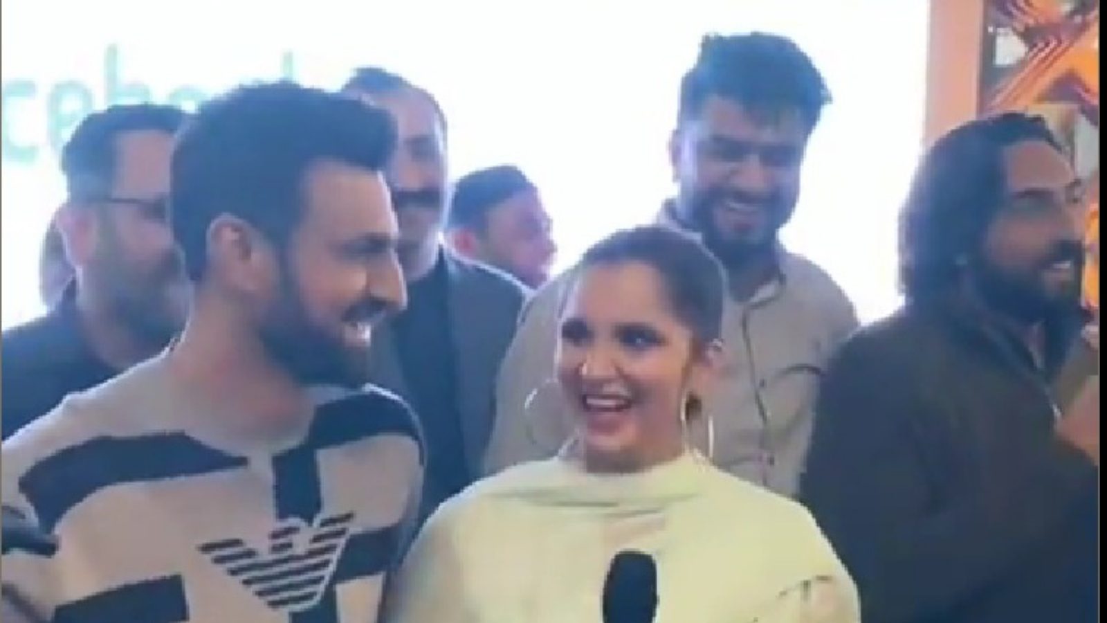 WATCH: ‘Jinne Lahore nahi wekhiya’ – Sania Mirza leaves fans in awe, speaks Punjabi during Lahore trip