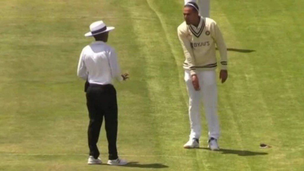 Rahul Chahar argues with umpire