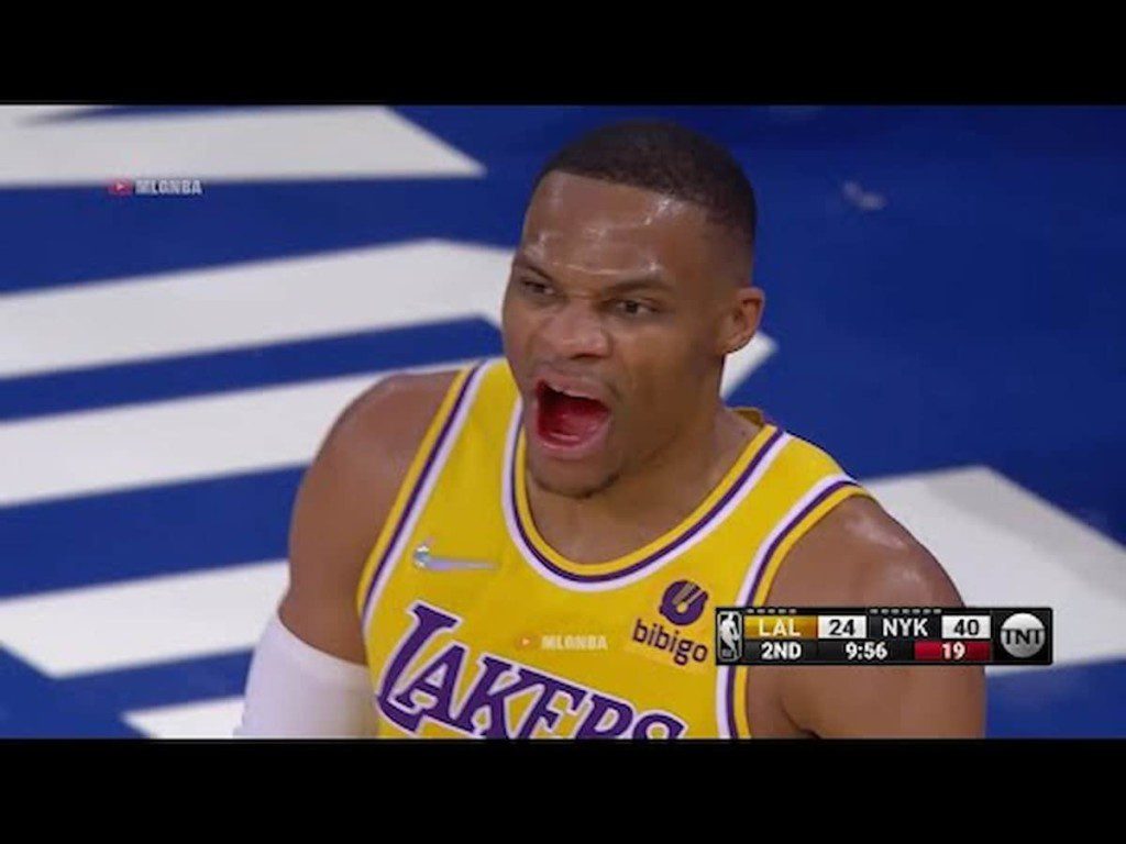 Russell Westbrook gets hits in mouth during Lakers vs Knicks clash