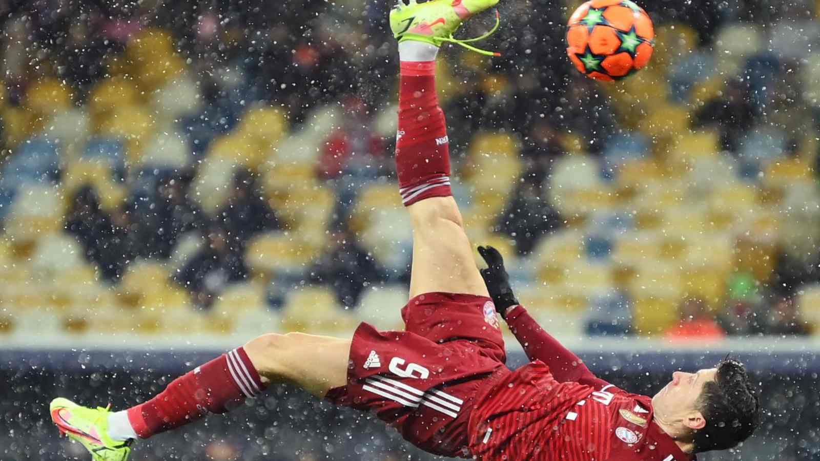 WATCH: Robert Lewandowski scores spectacular bicycle kick goal a week before the Balon d’Or award