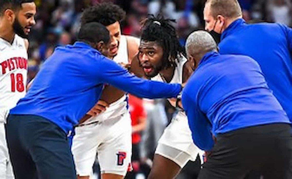 LeBron james and Isaiah Stewart fight