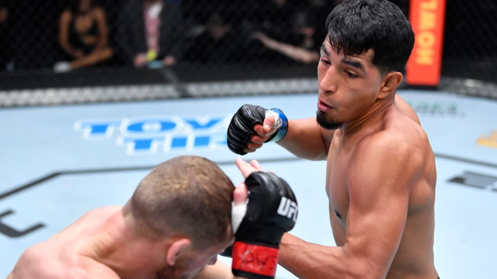 UFC Vegas 43: Adrian Yanez outpoints Davey Grant and secures a split decision win in a razor-close fight