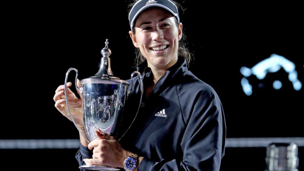 Garbine Muguruza with the 2021 WTA Finals Trophy