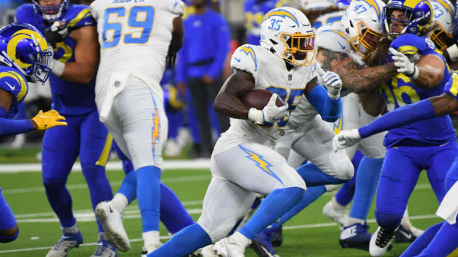 “Celebration Of The Year”: Larry Rountree’s incredible dance moves after scoring his first career Touchdown are breaking the internet