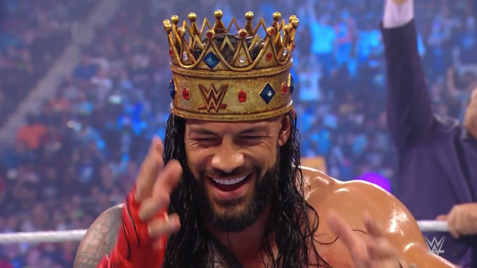 Universal Champion Roman Reigns rocks the King’s crown on Smackdown