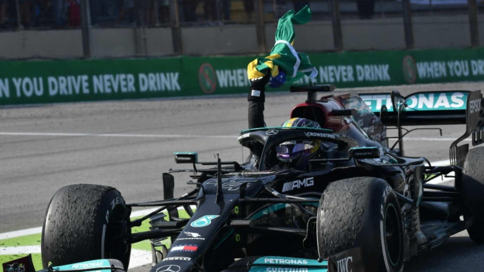 Which race had the most and least number of overtakes in F1 this season?