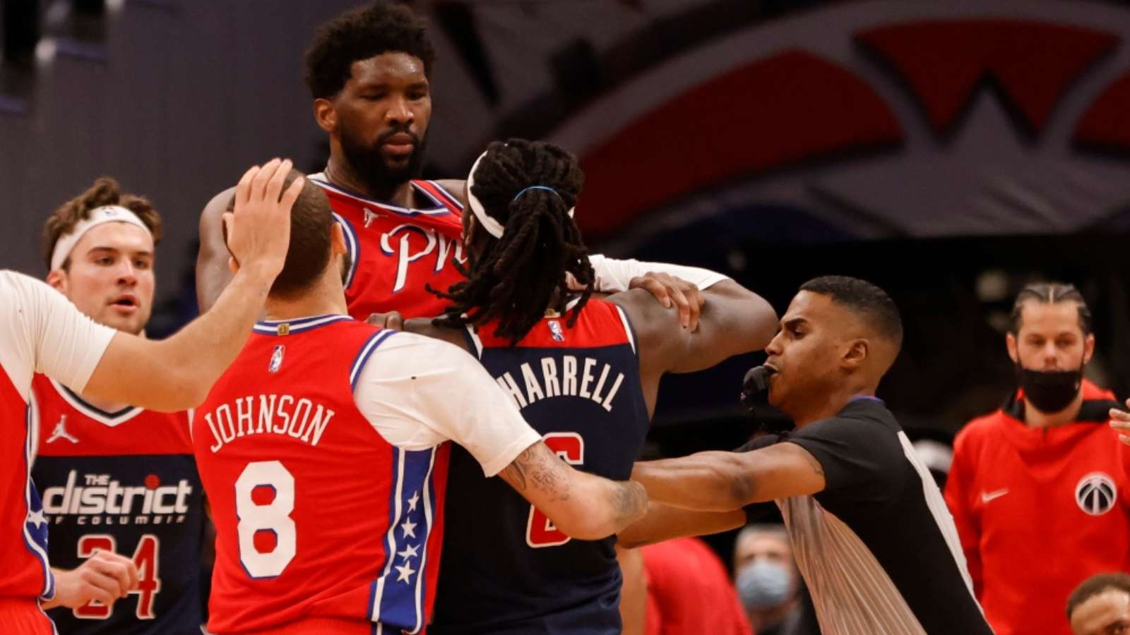 “If you’re so tough, stand on that my dude!…” Joel Embiid blasts off Montrezl Harrell post ugly fight during 76ers vs Wizards game