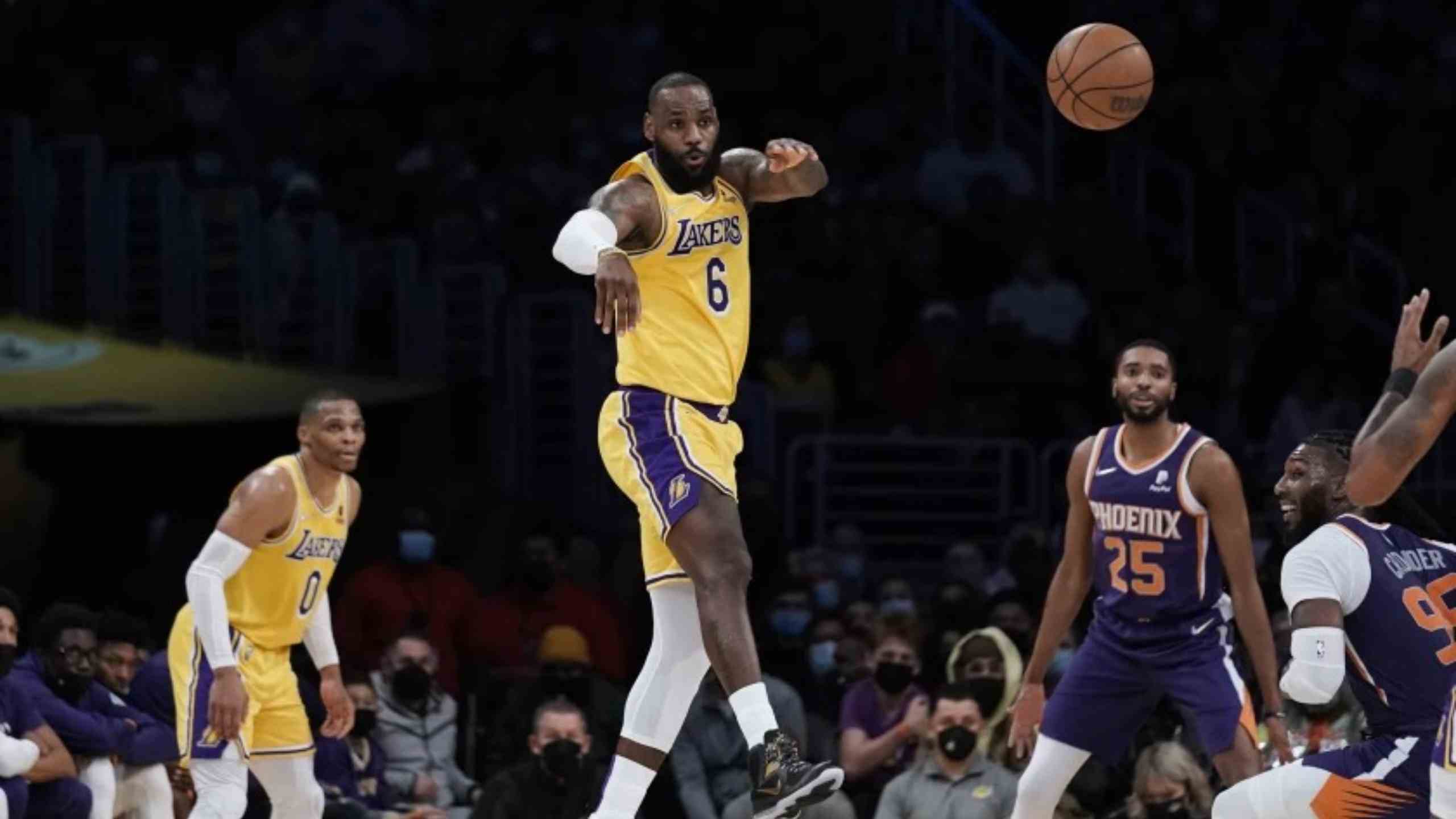 “I’ll be ready for next game”- LeBron James undermines injury after Lakers loss to Suns