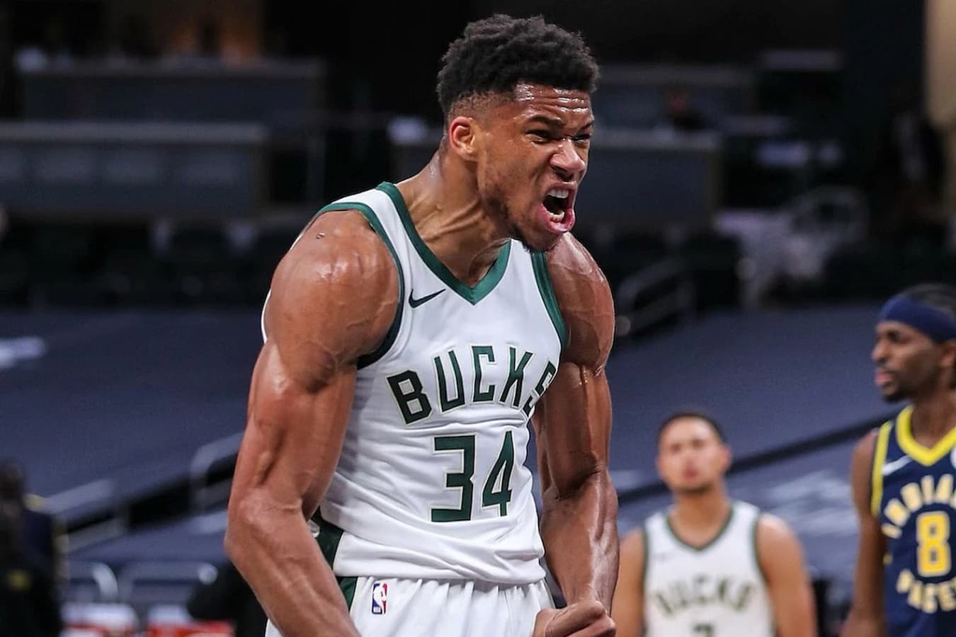 “That’s the difference between him and AD” Giannis Antetokounmpo leaves Twitter in shock after fastest recovery to drop insane lay-up against Sixers