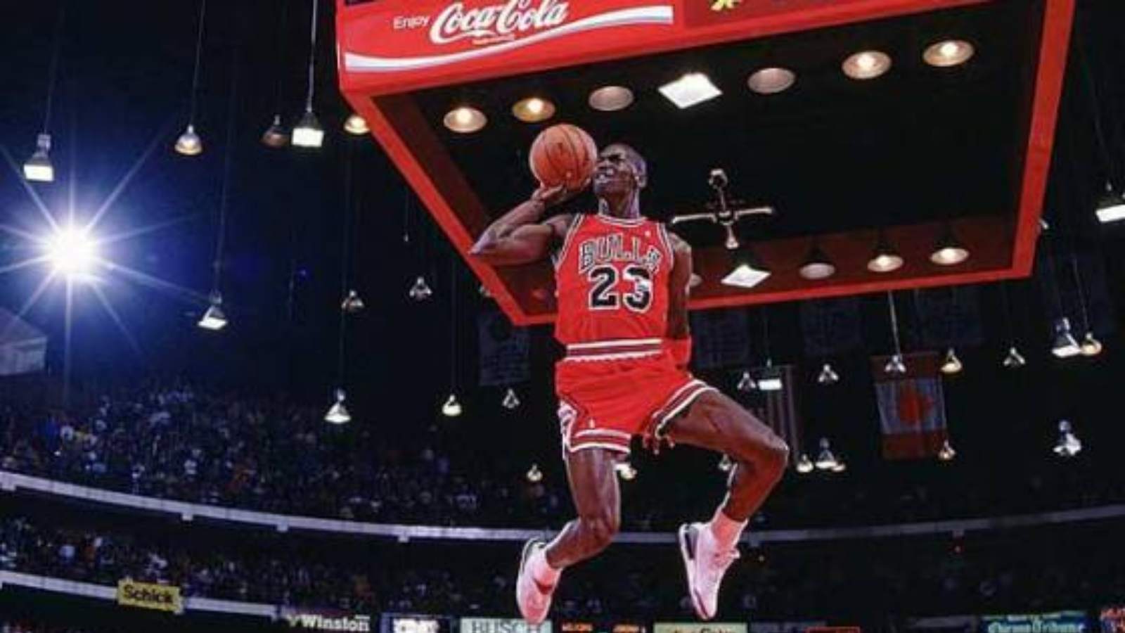 “Meet me at the rim” Twitter in denial as resurfaced Michael Jordan video shows referee’s elite athleticism