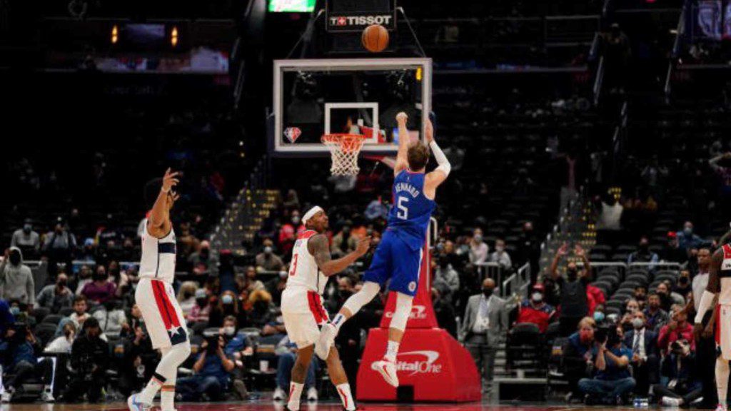 Luke Kennard game winner vs Washington Wizards