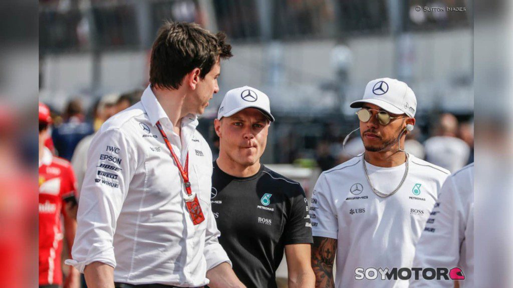 Valtteri Bottas with Toto Wolff and Lewis Hamilton