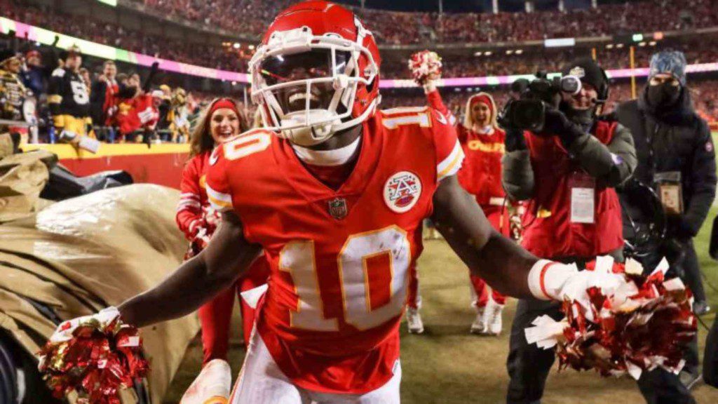 Tyreek Hill celebrating