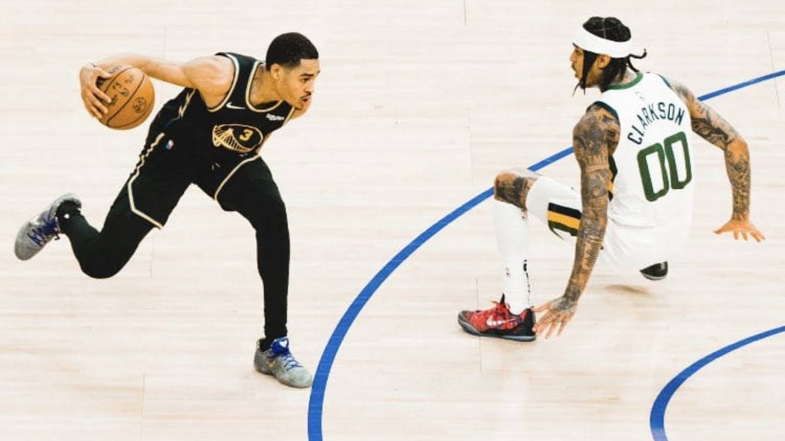 “Moves like Jagger!” Twitter reacts to Jordan Poole snatching away Jordan Clarkson’s ankle with shimmy move