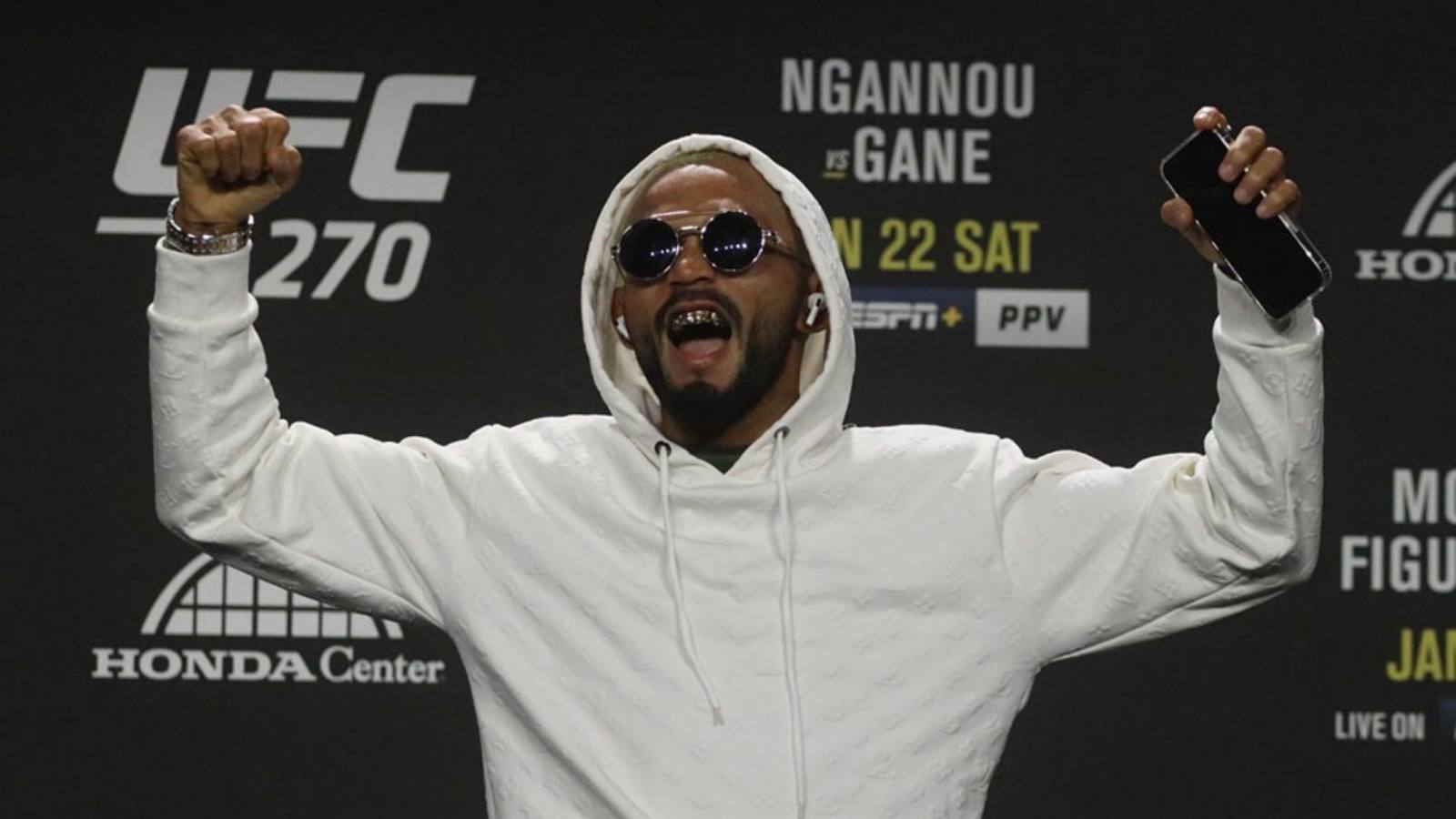 Watch: Deiveson Figueiredo walks out to UFC 270 press conference in the midst of resounding boos and heckling from the fans