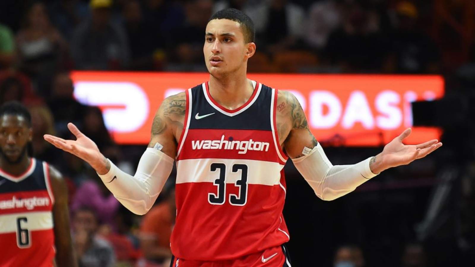 “That was Horsesh*t”- Kyle Kuzma frustrated as the Nets’ assistant coach gets no call for an illegal intervention off the bench