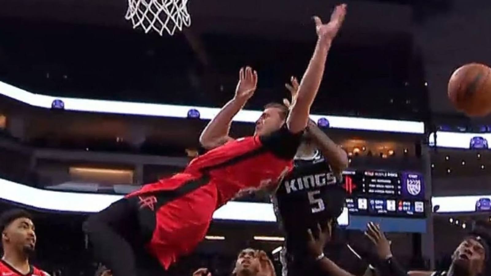 “Seems like Undertaker”: Kings’ DeAaron Fox gets ejected after manhandling Garrison Mathews