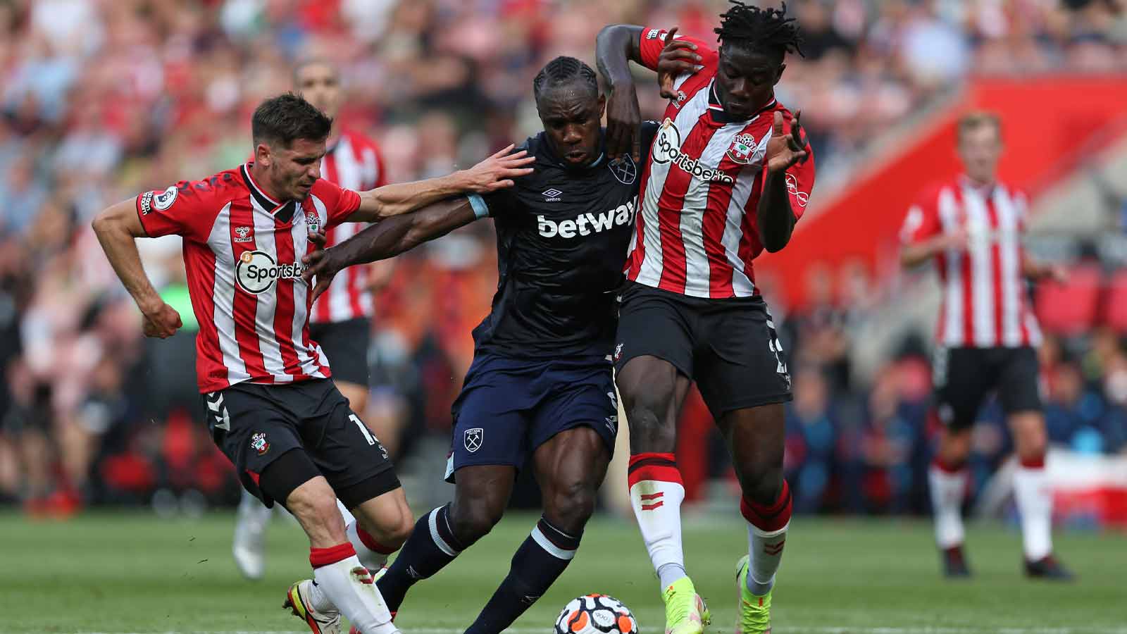 Leeds United manager Marcelo Bielsa accuses Michail Antonio of fouling defenders and not being punished for it