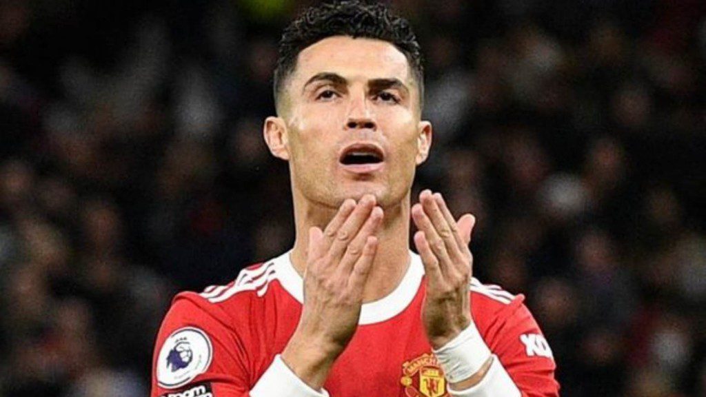 Is Cristiano Ronaldo hampering Manchester United more than Helping?