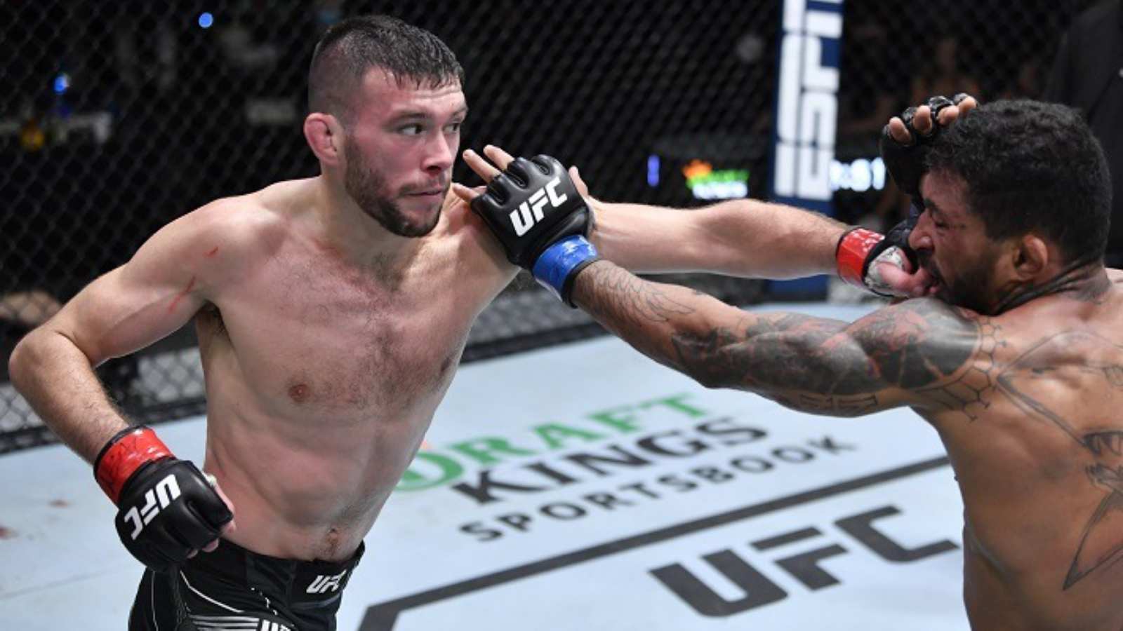 Bill Algeo edges Joanderson Brito in an intense grappling contest, withstands storm at UFC Vegas 46