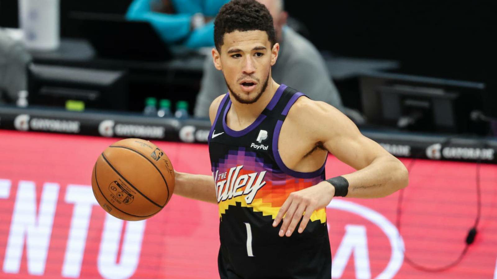 “Can’t nobody take that”- Devin Booker shuts down haters at courtside during Suns vs Hornets blowout