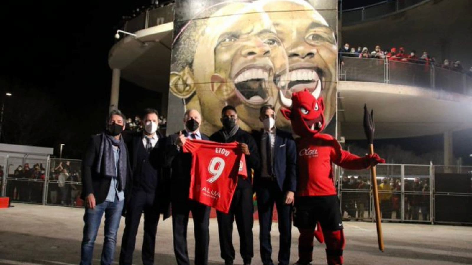 “Real Mallorca put me on the map”- Samuel E’to reacts to unveiling of massive mural in his honour at RCD Mallorca