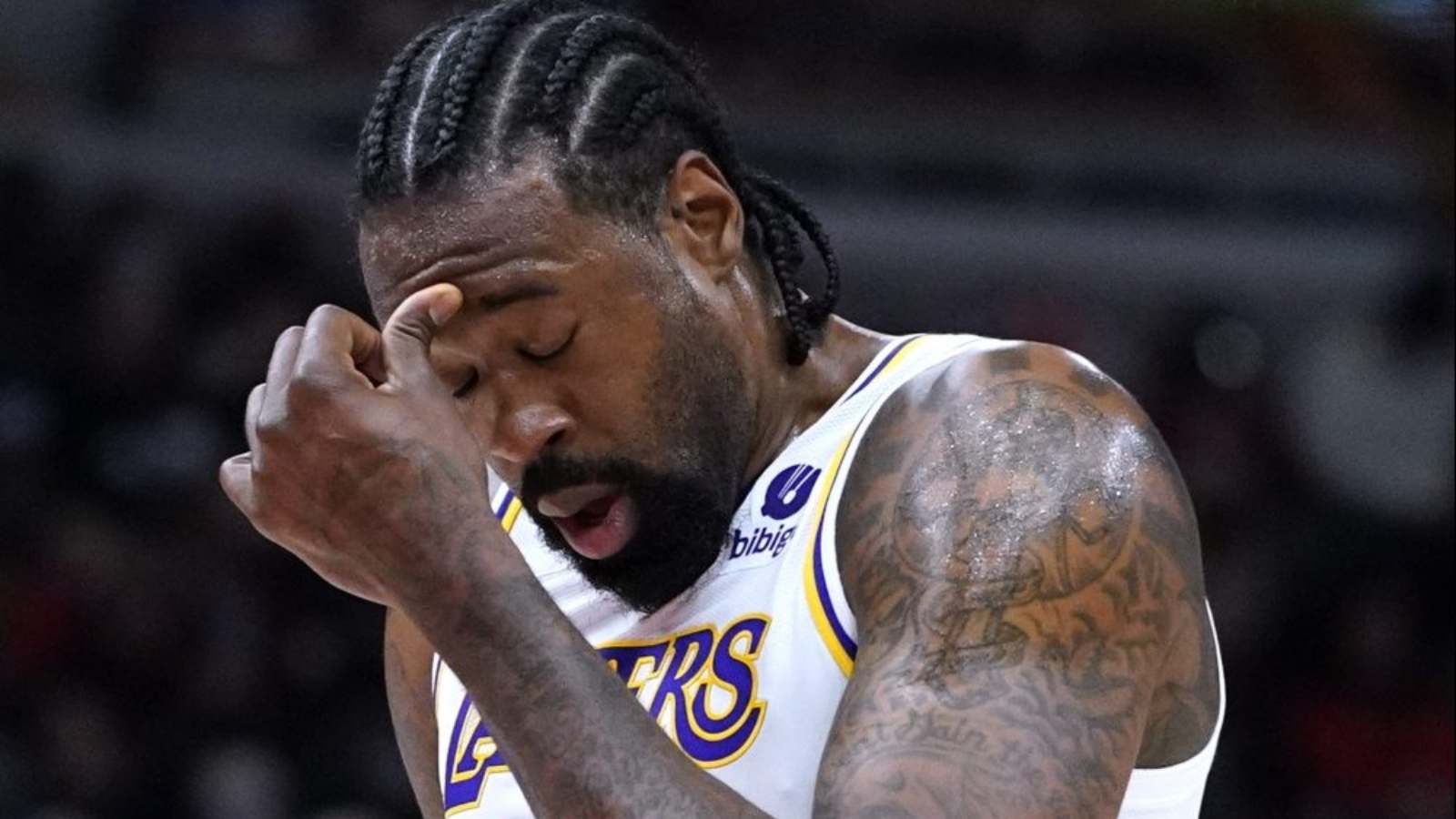 “Almost caught a murder charge”: NBA Twitter condemns Deandre Jordan as he throws the ball away at fans with lack of effort in the worst loss to Pelicans