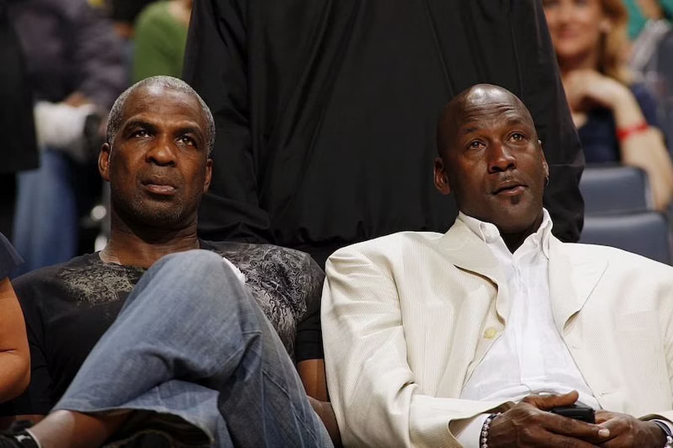 “It hurt him from the heart” Charles Oakley reveals how ‘broken and sad’ Michael Jordan was after the former was traded to New York Knicks 