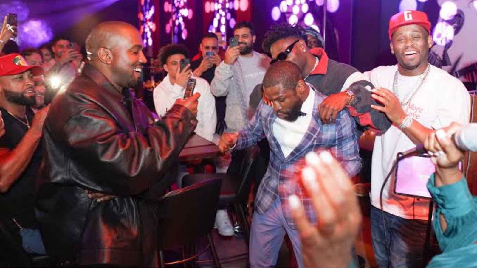 “AB & Aaron killin’ it”: Aaron Donald, Antonio Brown spotted having a gala time at Floyd Mayweather’s birthday bash