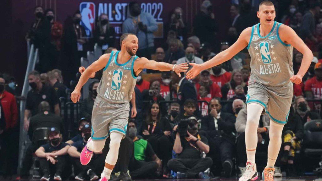 Stephen Curry and Nikola Jokic