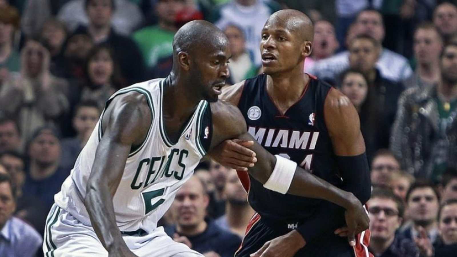 Kevin Garnett’s trying to hold his laugh as Ray Allen walks by him during 75th anniversary team celebration leaves fans in hysterics