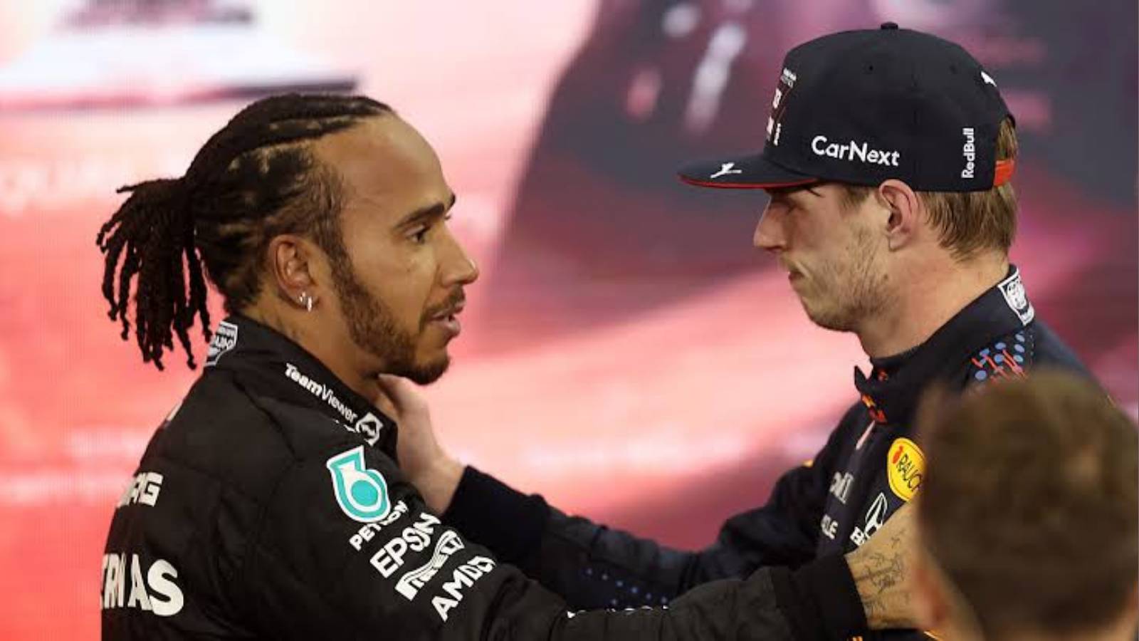 “It’s a massive gap…so that’s pretty smooth sailing”: Lewis Hamilton convinced Max Verstappen will defend his world title