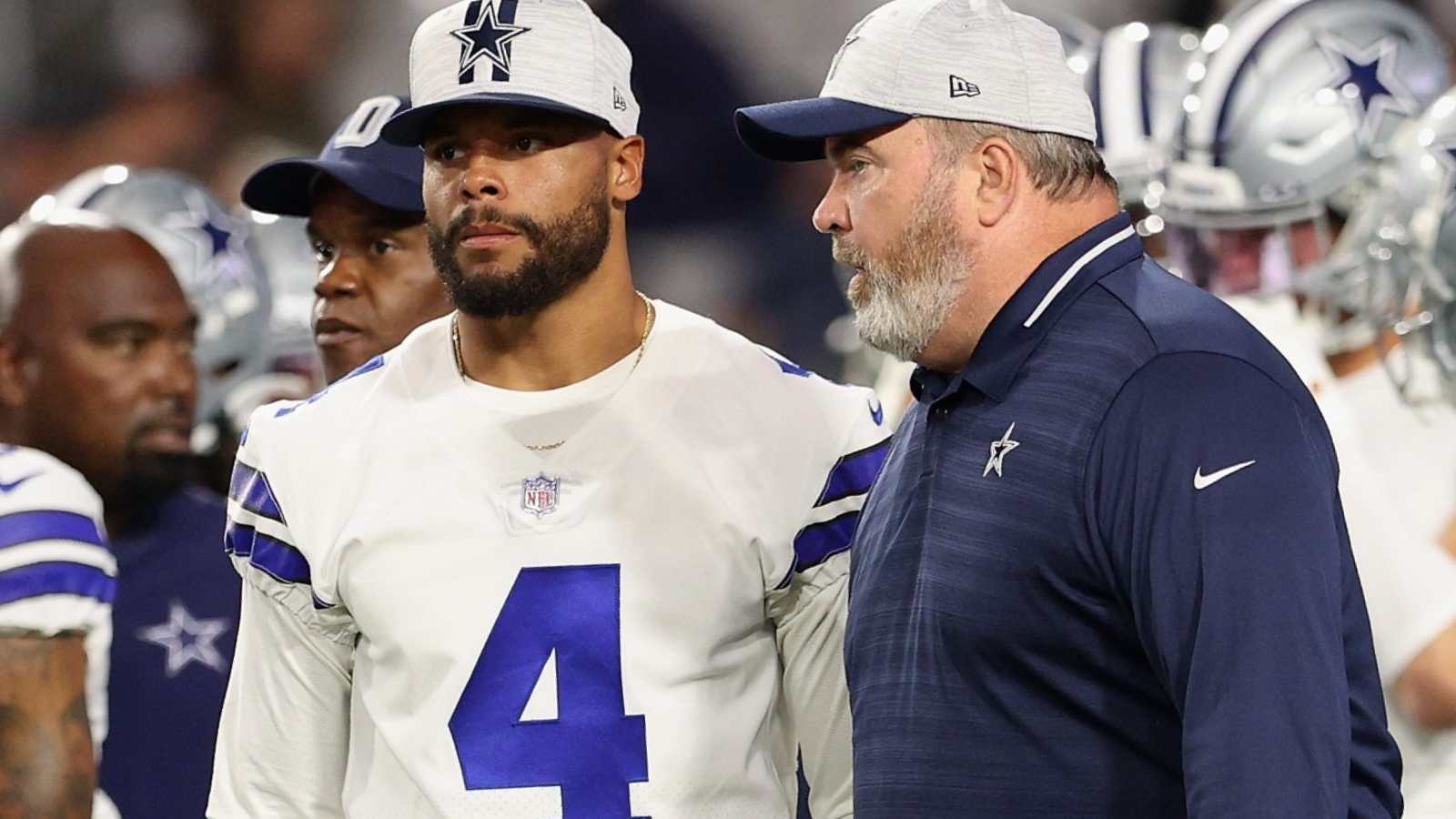 “The knives aren’t out” – Dak Prescott gives his two cents regarding the dispute going on between the Cowboys and Mike McCarthy