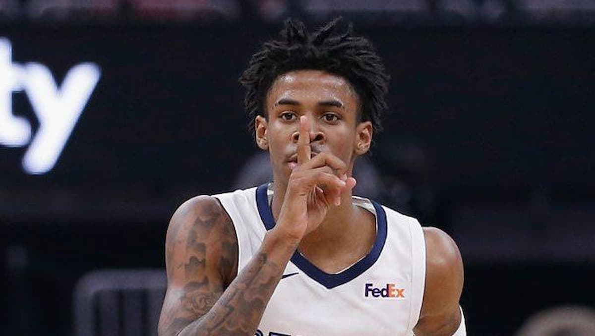 Grizzlies’ JA Morant delivers 8-word message to fan after taking a shot on IG live 